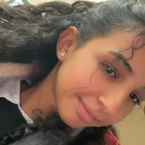 Lycéenne voulant partager ses connaissances dans le Gard 