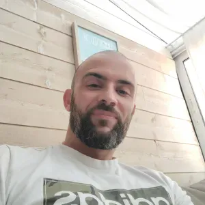 Je recherche une baby sitter pour mes deux garçons .