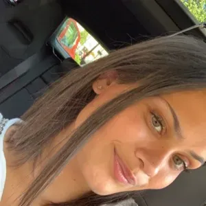 Baby-sitter de 23 ans expérimentée