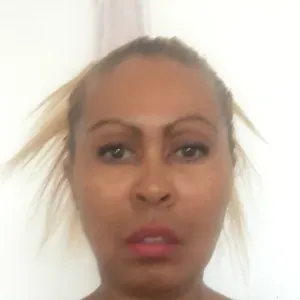 Baby-sitting expérimenté, travaillant aussi dans les écoles