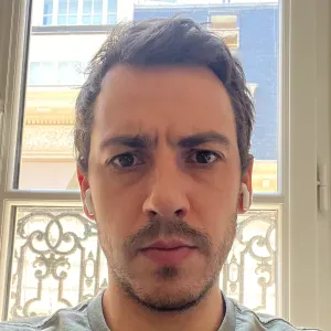 Je cherche quelqu'un pour les sorties d'école et de crèche.