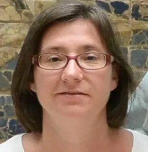 Aide ménagère à domicile. Payée en cesu