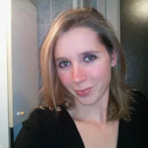 Etudiante infirmière garde enfant de tout âge