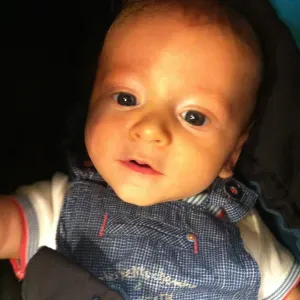Cherche baby-sitter urgent 