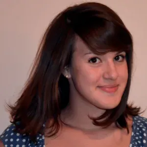 Babysitting par une étudiante en médecine disponible